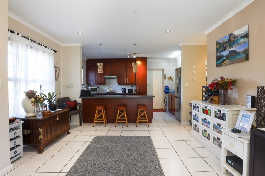 3 Bedroom Property for Sale in Sunningdale Western Cape